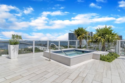 Condominio en venta en Miami, Florida, 2 dormitorios, 91.79 m2 № 1983296 - foto 27