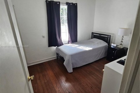 House in Miami, Florida 4 bedrooms, 123.19 sq.m. № 1948784 - photo 14