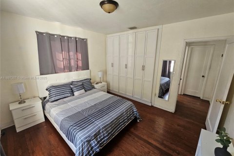 House in Miami, Florida 4 bedrooms, 123.19 sq.m. № 1948784 - photo 13