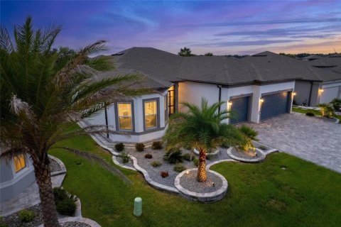 House in Ocala, Florida 3 bedrooms, 234.39 sq.m. № 2323257