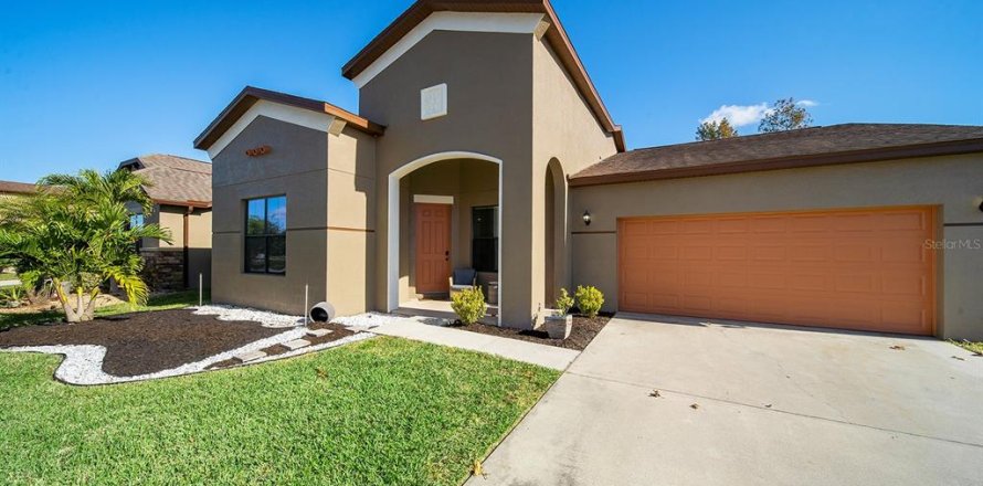 House in Kissimmee, Florida 4 bedrooms, 209.22 sq.m. № 1687982