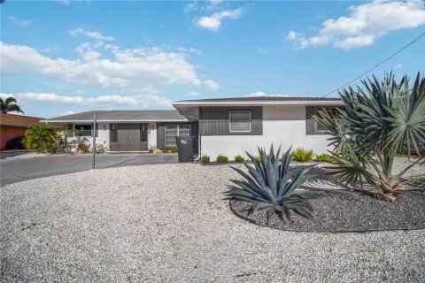 House in Bradenton, Florida 3 bedrooms, 184.13 sq.m. № 2233735 - photo 5