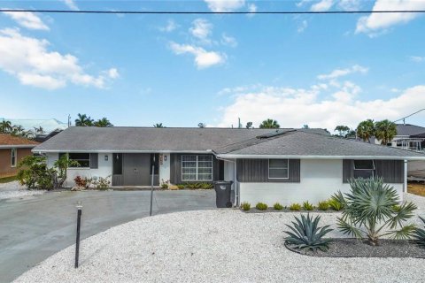 House in Bradenton, Florida 3 bedrooms, 184.13 sq.m. № 2233735