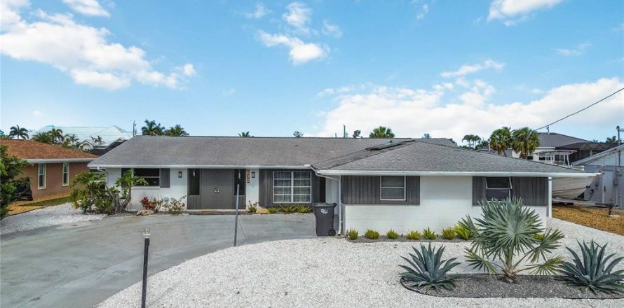House in Bradenton, Florida 3 bedrooms, 184.13 sq.m. № 2233735