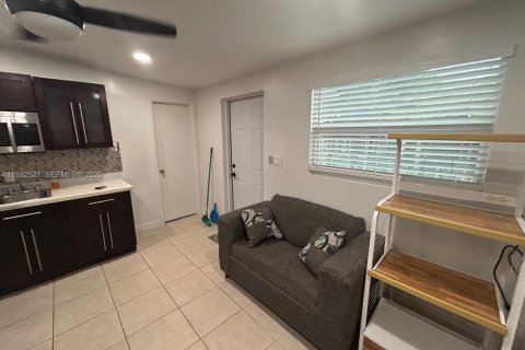 Снять в аренду коммерческую недвижимость в Мирамар, Флорида 1 спальня, 126.9м2, № 1991718 - фото 3
