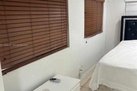 Снять в аренду коммерческую недвижимость в Мирамар, Флорида 1 спальня, 126.9м2, № 1991718 - фото 4