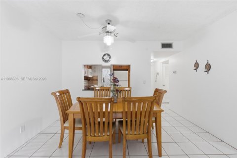 Copropriété à vendre à Hollywood, Floride: 1 chambre, 62.43 m2 № 2048032 - photo 12