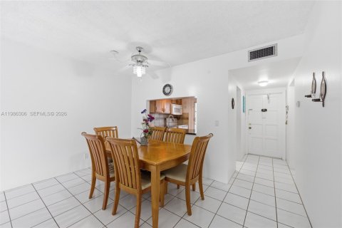 Copropriété à vendre à Hollywood, Floride: 1 chambre, 62.43 m2 № 2048032 - photo 11