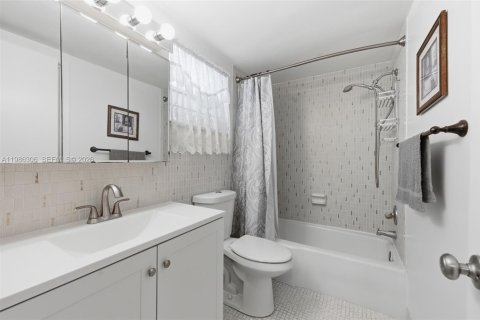 Copropriété à vendre à Hollywood, Floride: 1 chambre, 62.43 m2 № 2048032 - photo 23