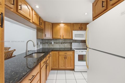 Copropriété à vendre à Hollywood, Floride: 1 chambre, 62.43 m2 № 2048032 - photo 6