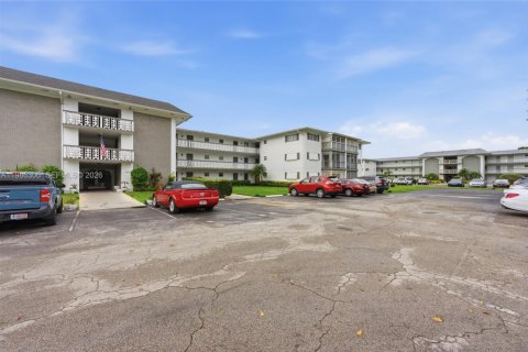 Copropriété à vendre à Hollywood, Floride: 1 chambre, 62.43 m2 № 2048032 - photo 2