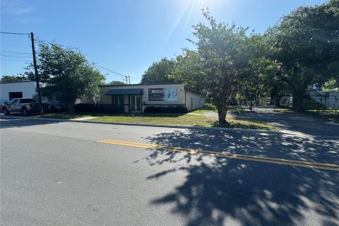 Commercial property in Jacksonville, Florida № 1560027 - photo 1
