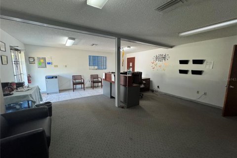 Commercial property in Jacksonville, Florida № 1560027 - photo 4