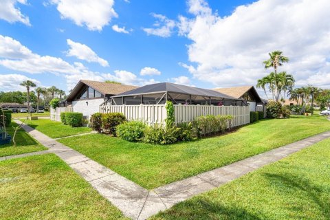 House in Boca Raton, Florida 3 bedrooms, 118.54 sq.m. № 1146688 - photo 1