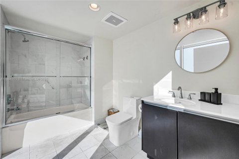 Condominio en venta en Miami, Florida, 2 dormitorios, 140.1 m2 № 1964906 - foto 14