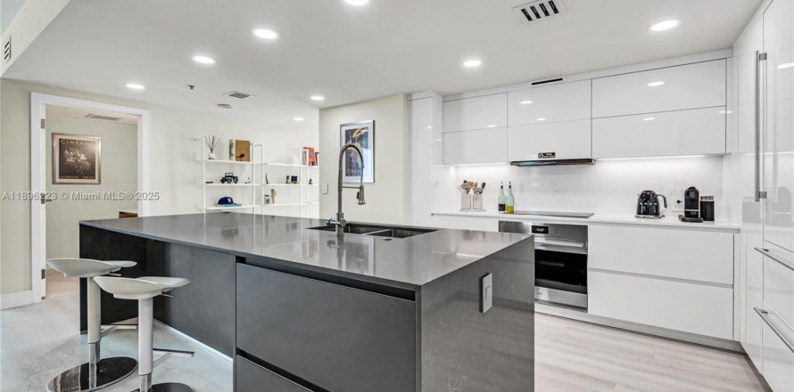 Condominio en Miami, Florida, 2 dormitorios № 1964906