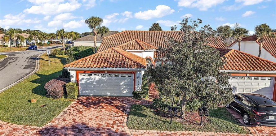 House in Oxford, Florida 3 bedrooms, 164.25 sq.m. № 1767966