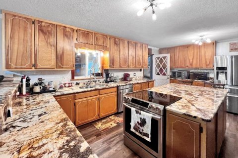 House in Crestview, Florida 4 bedrooms, 484.3 sq.m. № 561553 - photo 1