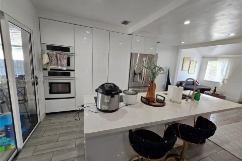 Купить виллу или дом в Майами, Флорида 3 спальни, 94.85м2, № 2053886 - фото 4