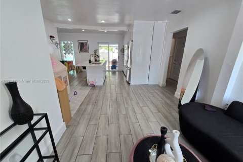 Купить виллу или дом в Майами, Флорида 3 спальни, 94.85м2, № 2053886 - фото 11