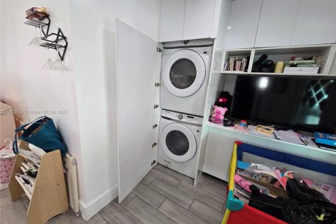 Купить виллу или дом в Майами, Флорида 3 спальни, 94.85м2, № 2053886 - фото 16