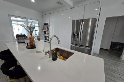 Купить виллу или дом в Майами, Флорида 3 спальни, 94.85м2, № 2053886 - фото 9