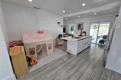 Купить виллу или дом в Майами, Флорида 3 спальни, 94.85м2, № 2053886 - фото 13