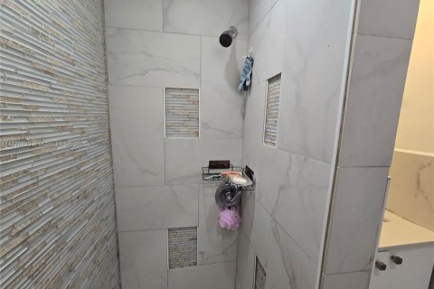 Купить виллу или дом в Майами, Флорида 3 спальни, 94.85м2, № 2053886 - фото 24