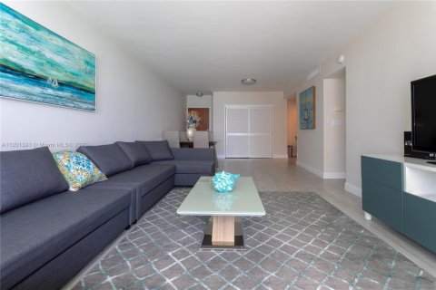 Condominio en alquiler en Hollywood, Florida, 1 dormitorio, 81.2 m2 № 2059837 - foto 4