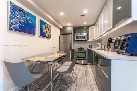 Condominio en alquiler en Hollywood, Florida, 1 dormitorio, 81.2 m2 № 2059837 - foto 12