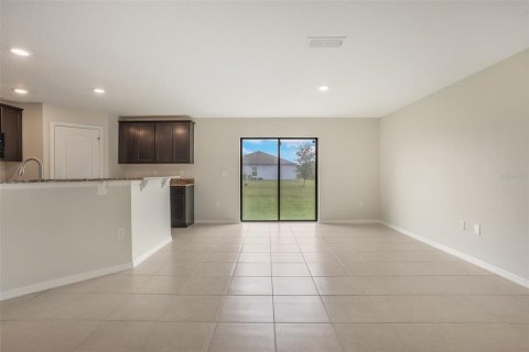 Casa en alquiler en Mascotte, Florida, 3 dormitorios, 135.27 m2 № 1901744 - foto 5