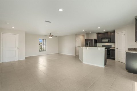 Casa en alquiler en Mascotte, Florida, 3 dormitorios, 135.27 m2 № 1901744 - foto 4