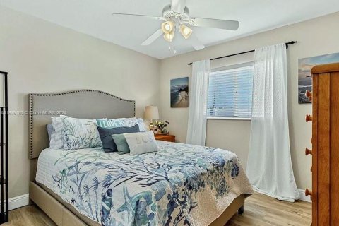 House in Cape Coral, Florida 4 bedrooms № 1864951 - photo 10