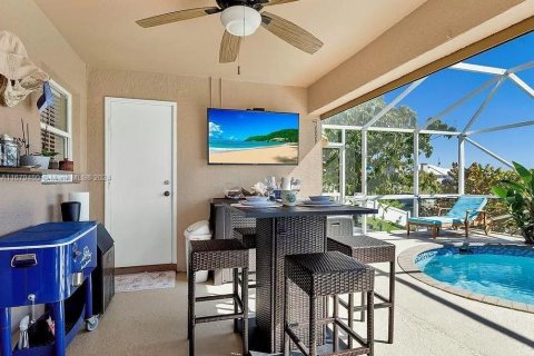 House in Cape Coral, Florida 4 bedrooms № 1864951 - photo 7