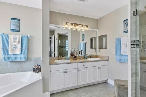 House in Cape Coral, Florida 4 bedrooms № 1864951 - photo 15
