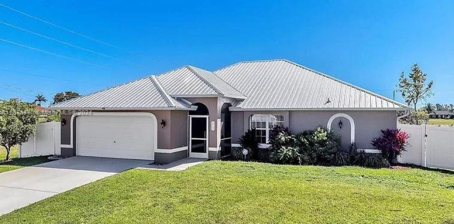 House in Cape Coral, Florida 4 bedrooms № 1864951