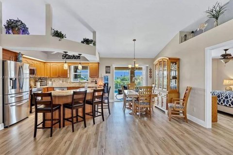 House in Cape Coral, Florida 4 bedrooms № 1864951 - photo 8