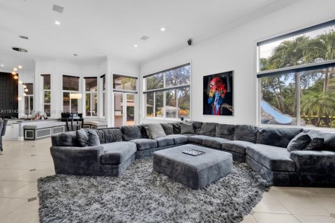 House in Davie, Florida 5 bedrooms, 383.69 sq.m. № 1971514 - photo 18