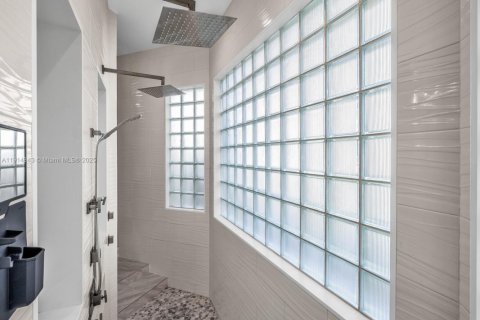 House in Davie, Florida 5 bedrooms, 383.69 sq.m. № 1971514 - photo 28