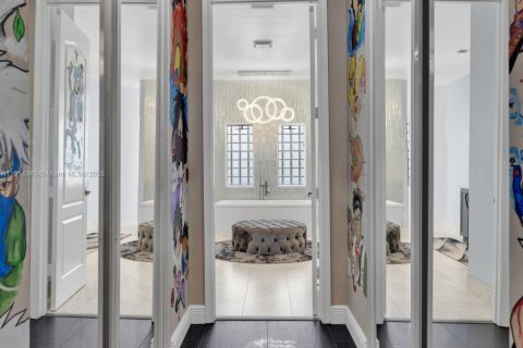 House in Davie, Florida 5 bedrooms, 383.69 sq.m. № 1971514 - photo 25