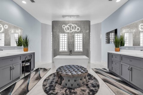 House in Davie, Florida 5 bedrooms, 383.69 sq.m. № 1971514 - photo 26