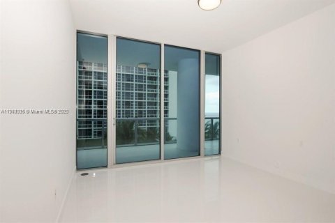 Condo in Miami Beach, Florida, 3 bedrooms  № 1955964 - photo 8