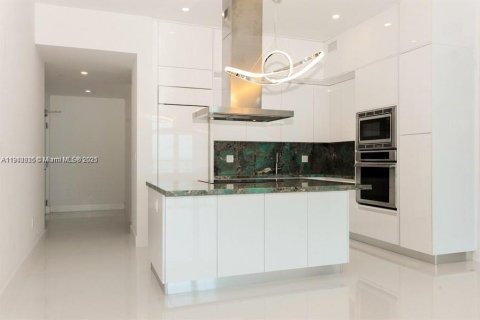 Condo in Miami Beach, Florida, 3 bedrooms  № 1955964 - photo 5