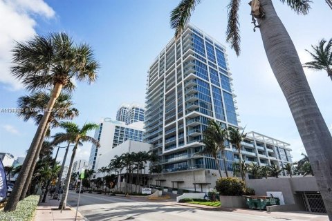 Condo in Miami Beach, Florida, 3 bedrooms  № 1955964 - photo 17