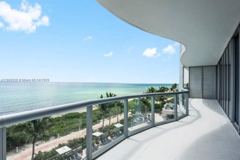 Condo in Miami Beach, Florida, 3 bedrooms  № 1955964 - photo 11