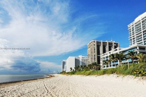 Condo in Miami Beach, Florida, 3 bedrooms  № 1955964 - photo 16