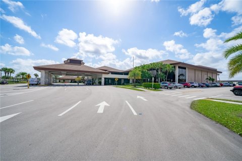 Condo in Pembroke Pines, Florida, 2 bedrooms  № 1945169 - photo 8