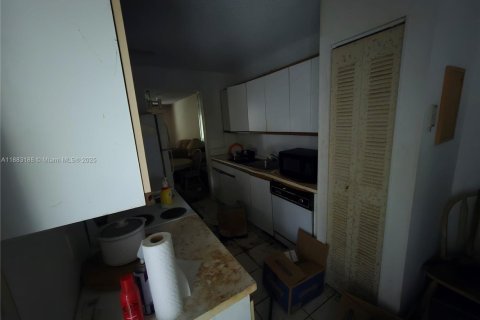 Condo in Pembroke Pines, Florida, 2 bedrooms  № 1945169 - photo 2