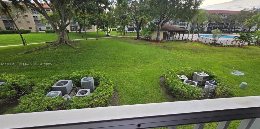 Condo in Pembroke Pines, Florida, 2 bedrooms № 1945169