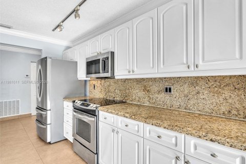 Купить виллу или дом в Плантация, Флорида 4 спальни, 226.5м2, № 2043692 - фото 24